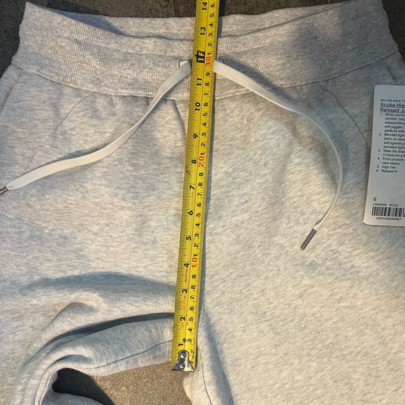 Lululemon Scuba High-Rise Relaxed Jogger Heathered Ultra Light Grey. Size 6 NWT - Picture 10 of 14